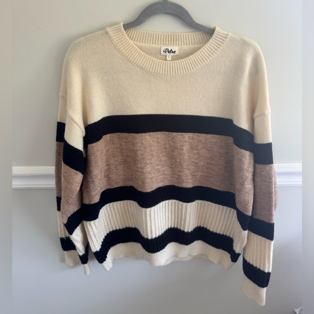 Pulse Boutique Cream and Black Crew Neck Sweater, Large
